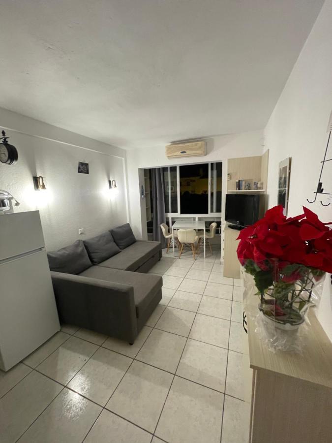 Apartamento Los Cisnes เบนัลมาเดนา ภายนอก รูปภาพ